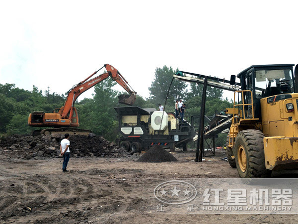 轉(zhuǎn)場靈活，移動自由的矸石移動破碎機